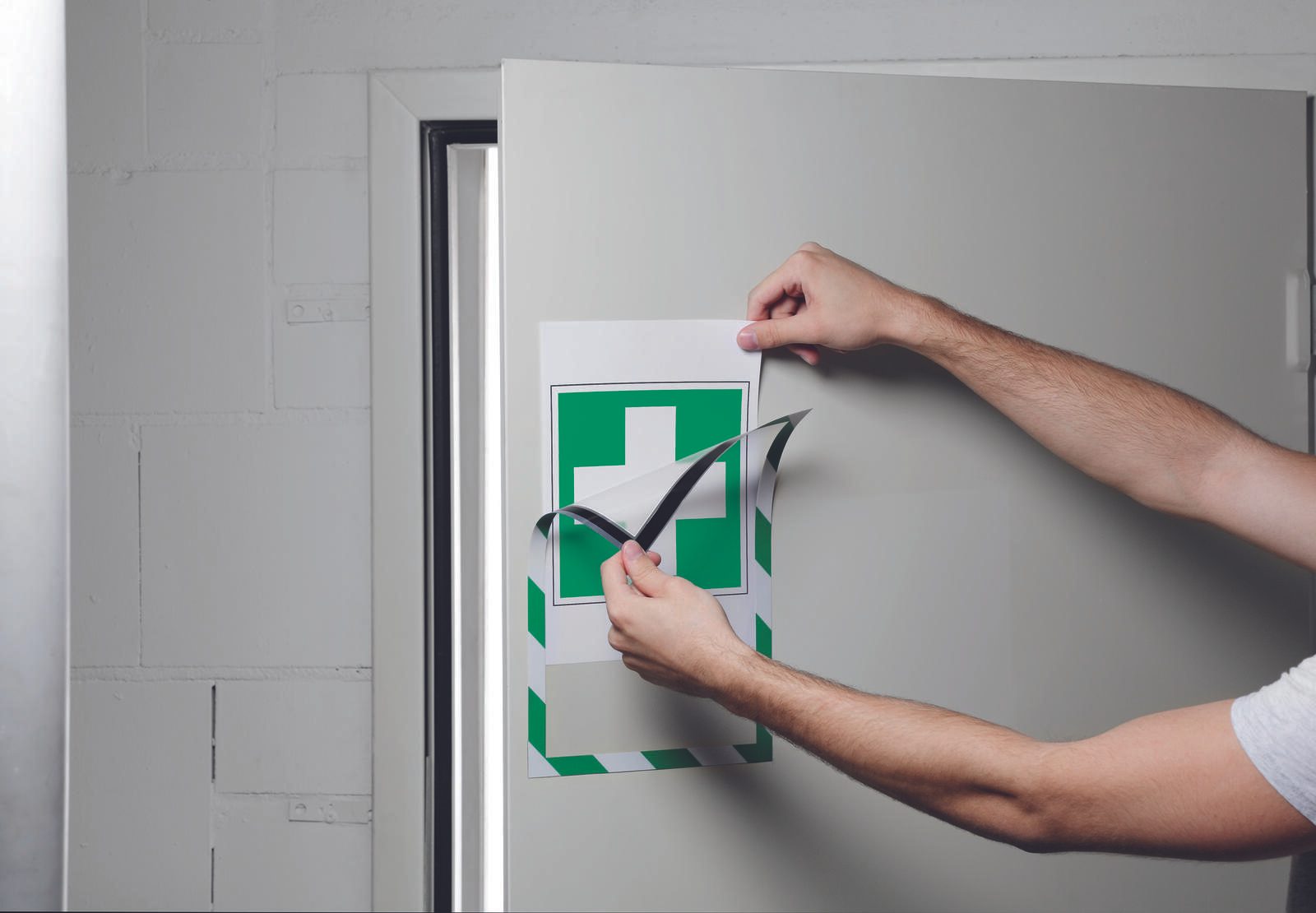 DURABLE Magnetrahmen DURAFRAME® MAGNETIC SECURITY A4 A4