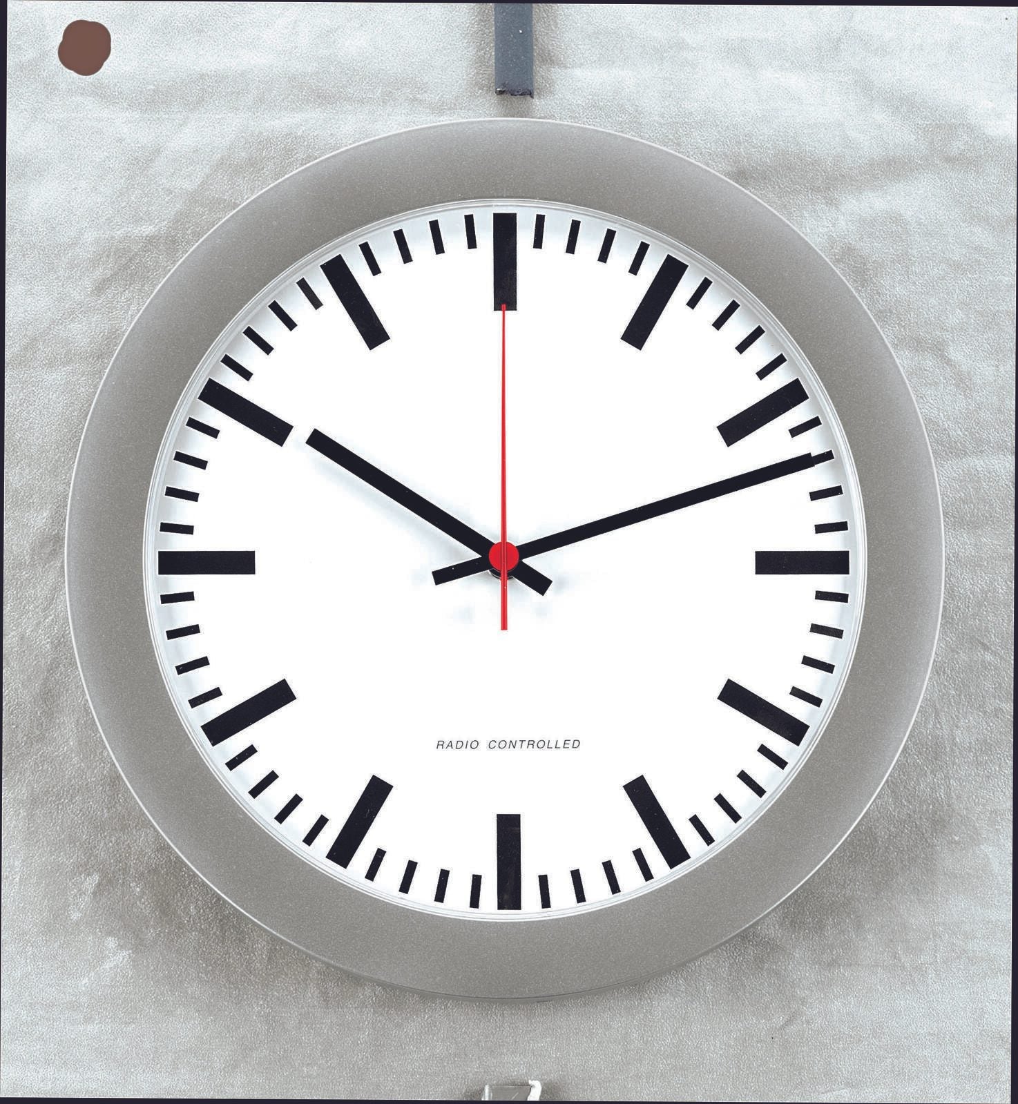 PEWETA Funkwanduhr Bahnhof Ø 30 cm silber
