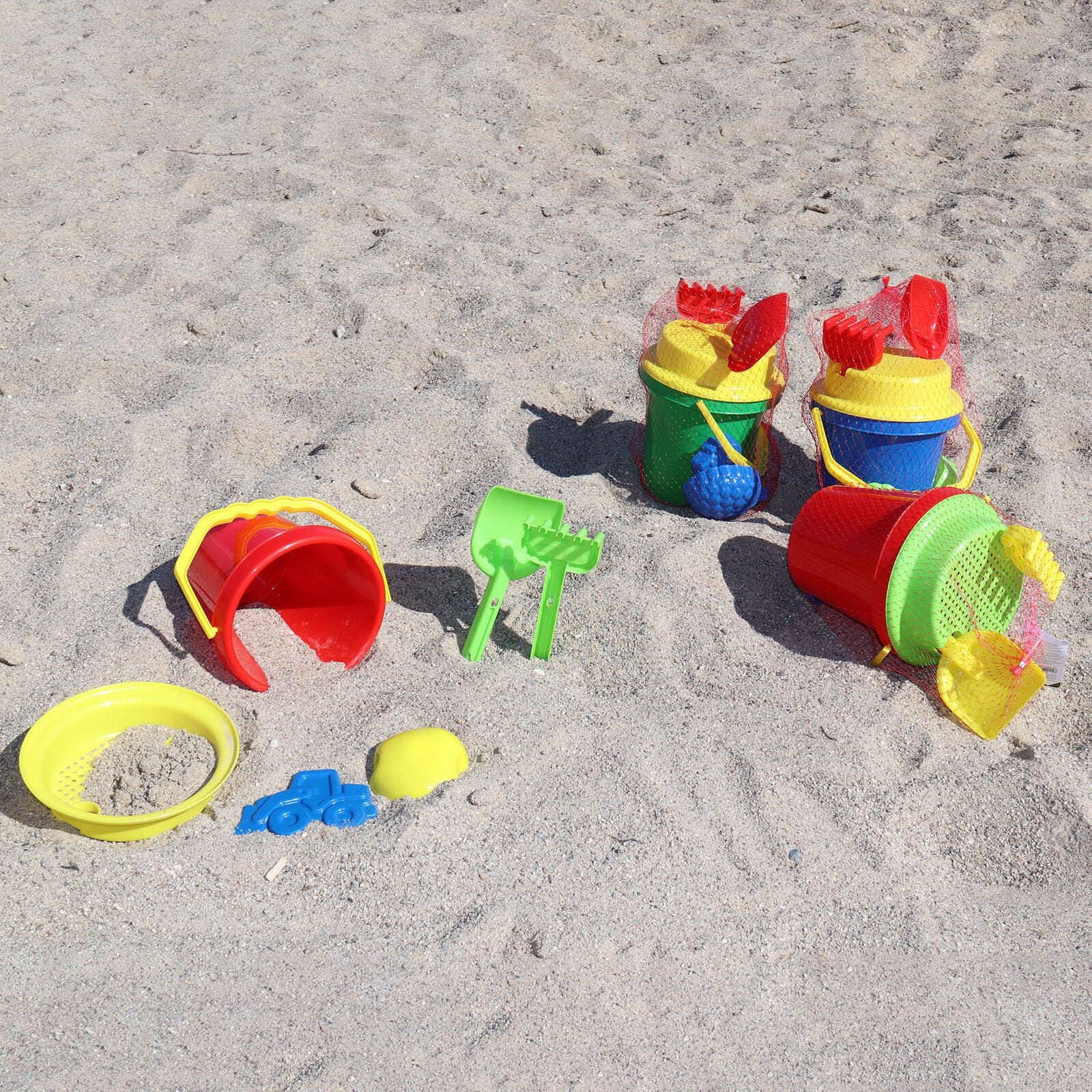 Idena Sandspielzeug-Set farbsortiert