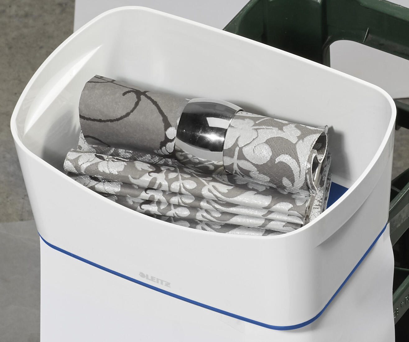 LEITZ Aufbewahrungsbox 3,0 l - 24,6 x 16,0 x 9,8 cm perlweiß/blau