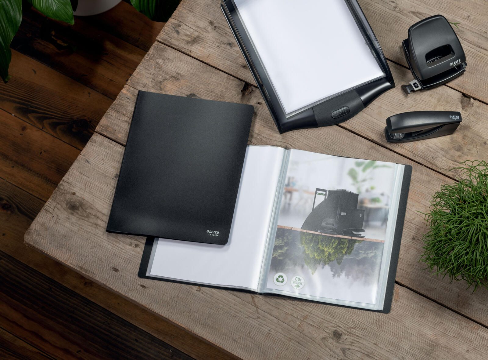 LEITZ Sichtbuch Recycle 4676 DIN A4 schwarz