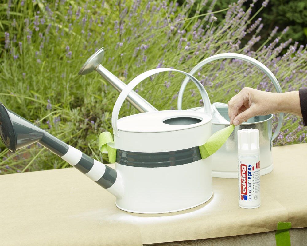 edding Acrylspray Sprühfarbe verkehrsweiß glänzend