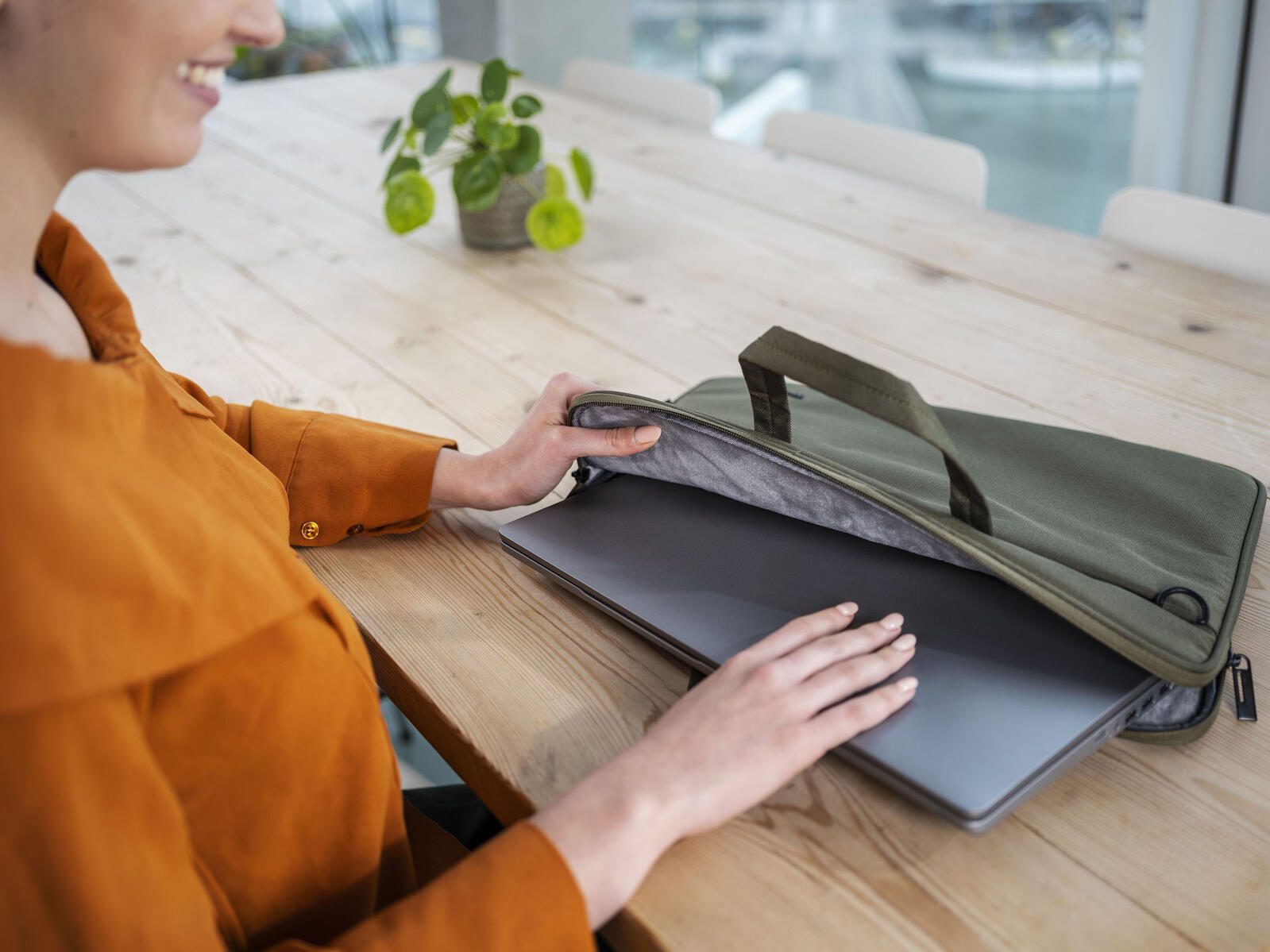 Trust Bologna Slim Laptoptasche bis 16 Zoll - Grün