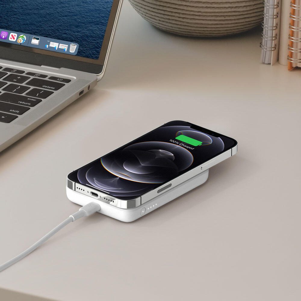 Belkin BoostCharge Magnetische drahtlose Powerbank mit 2500 mAh, weiß