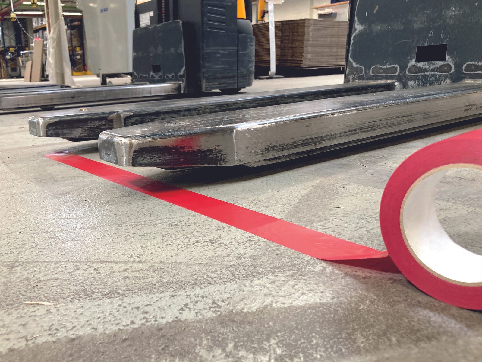 DURABLE Duraline Basic Bodenmarkierungsband 50 mm x 33 m rot