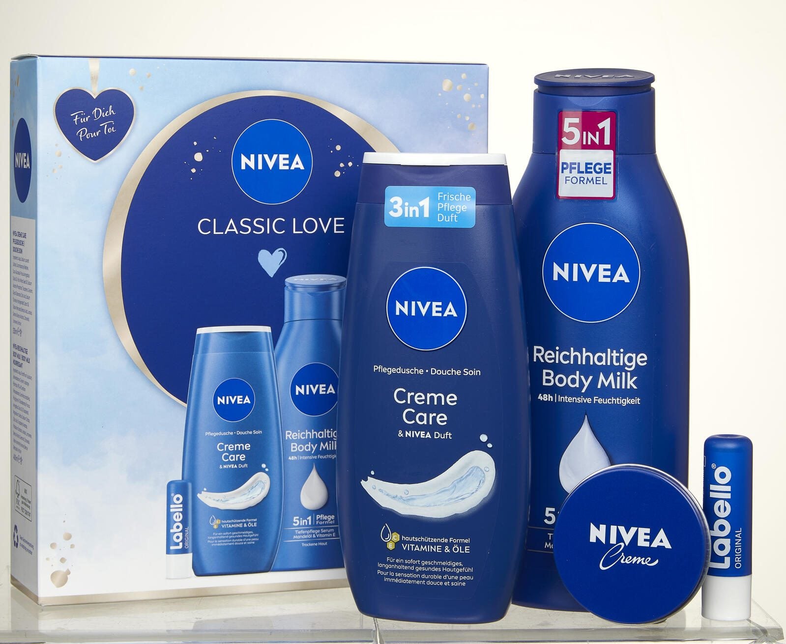 NIVEA CLASSIC LOVE Geschenkset 1 Bodylotion (400ml), 1 Pflegedusche (250ml), 1 Hautcreme (40ml), 1 Labello (4,8g)