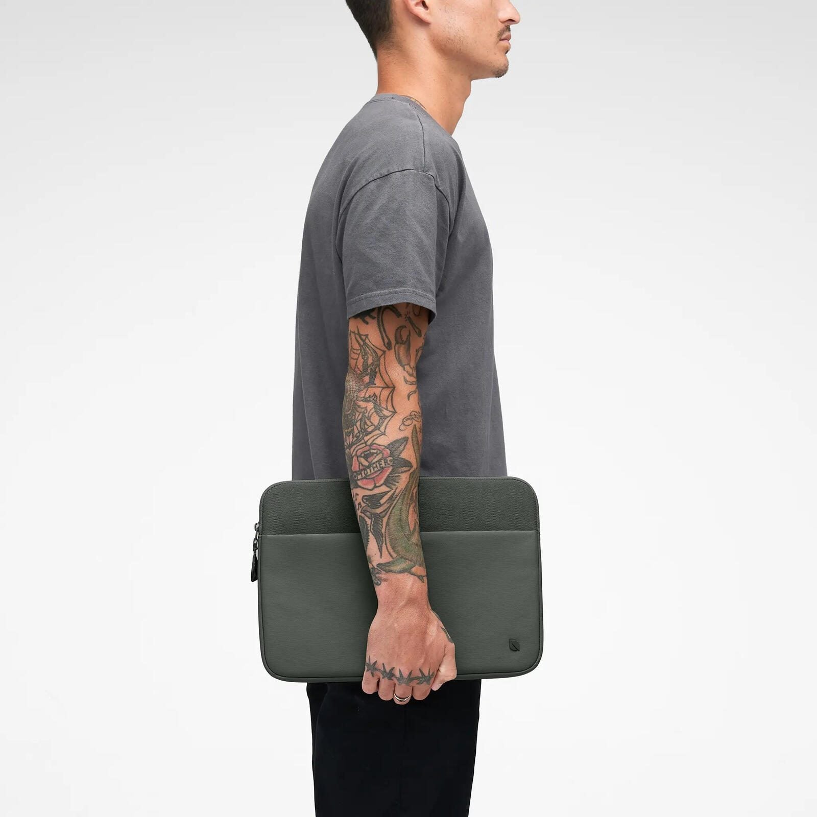 Incase A.R.C. Schutzhülle mit Tasche 14 Zoll