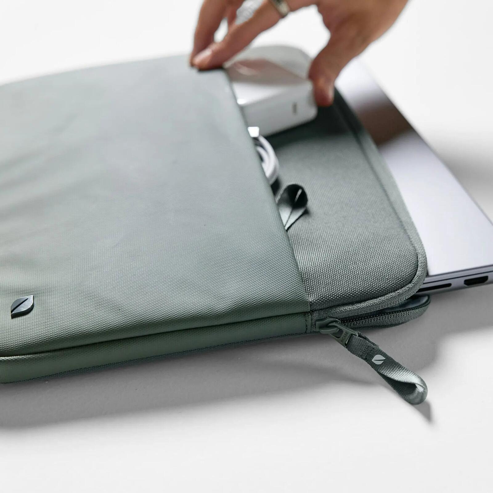 Incase A.R.C. Schutzhülle mit Tasche 14 Zoll