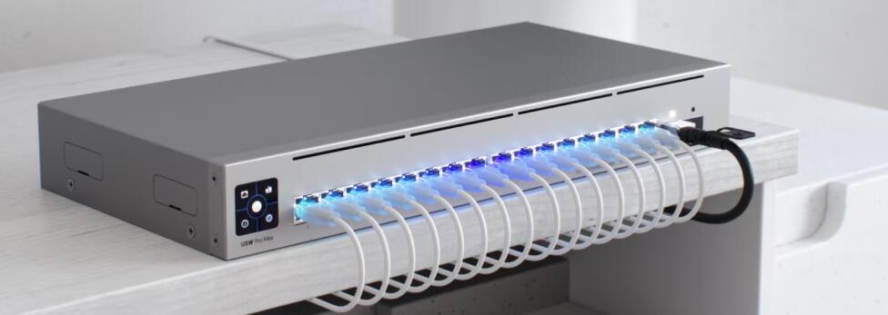Ubiquiti UniFi USW Pro Max 16-Port Switch Layer 3, Etherlighting