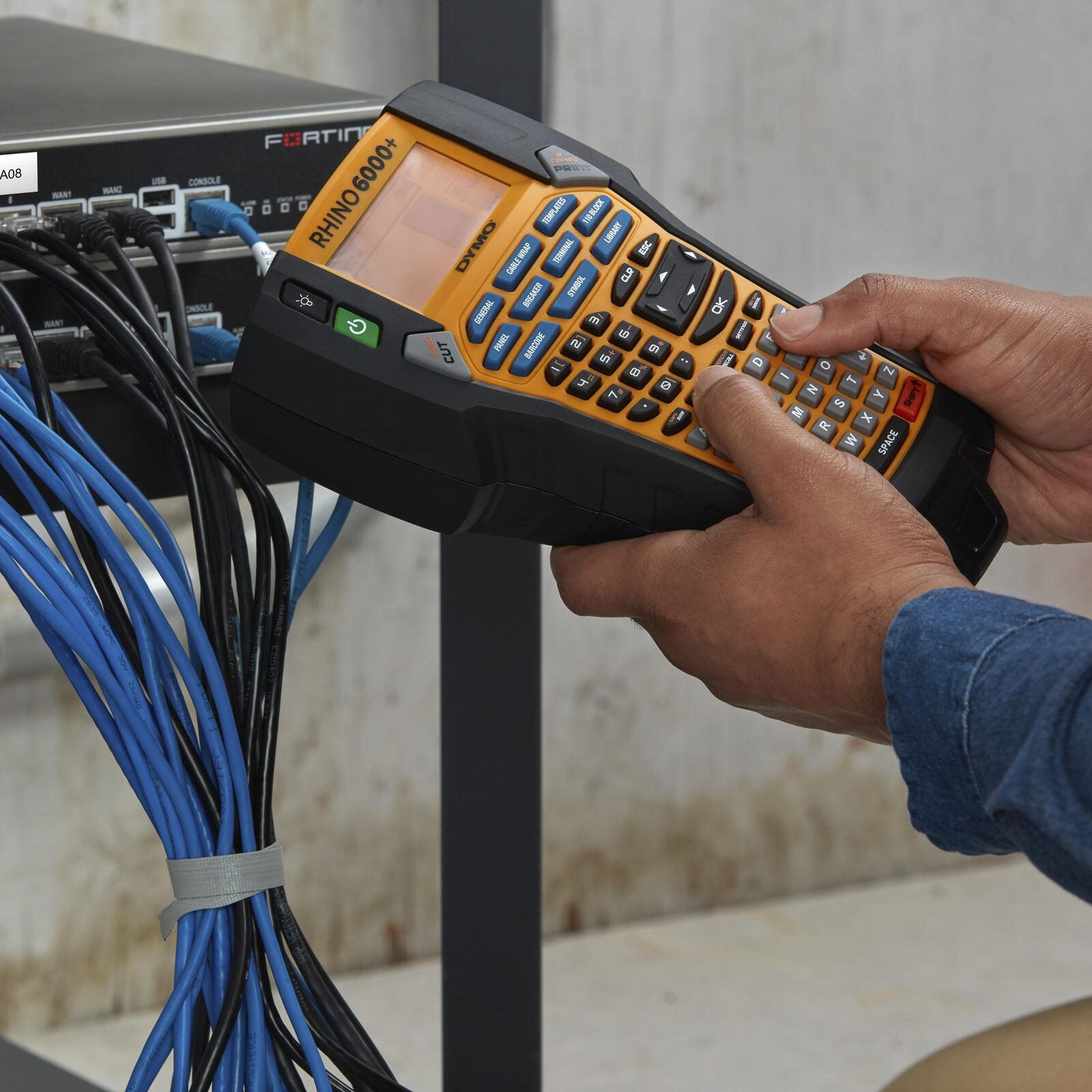 DYMO® Rhino 6000+ Industrielles Beschriftungsgerät, USB - Anschluss, ABC-Tastatur, im KofferSet